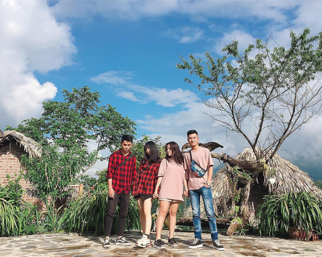 Và những bức ảnh check-in chất lừ trong khung cảnh tuyệt đẹp ở Sa Pa cũng sẽ là điểm nhấn đặc sắc cho chuyến đi cùng hội bạn thân. Ảnh: Lê Hương, Linh Hương Trần, @tuoidontcare.