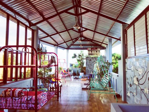 Sân thượng cực xinh và rất thoáng mát. Nếu đi một mình thì các bạn cũng đừng lo vì chỉ với 50.000 đồng là các bạn đã có thể cho mình một chổ nghỉ lý tưởng.