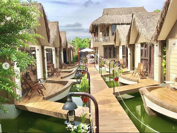 Coco River Bungalows thiết kế mái tranh