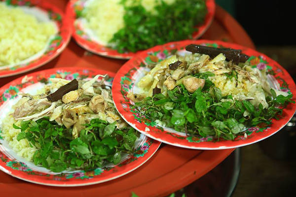 Cơm gà Bà Buội nổi tiếng ở Hội An
