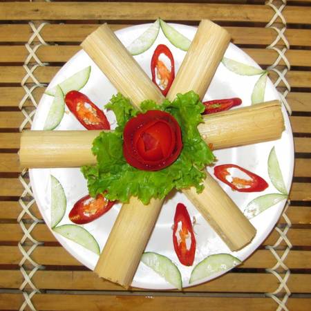 Cơm lam món ngon Sapa đặc trưng của người dân tộc Tây Bắc