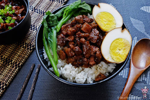 Nhiều du khách cho biết, họ đã nuốt nước miếng khi lần đầu nhìn thấy hình bát cơm ăn cùng thịt lợn kho trong các cửa hàng ở Đài Loan
