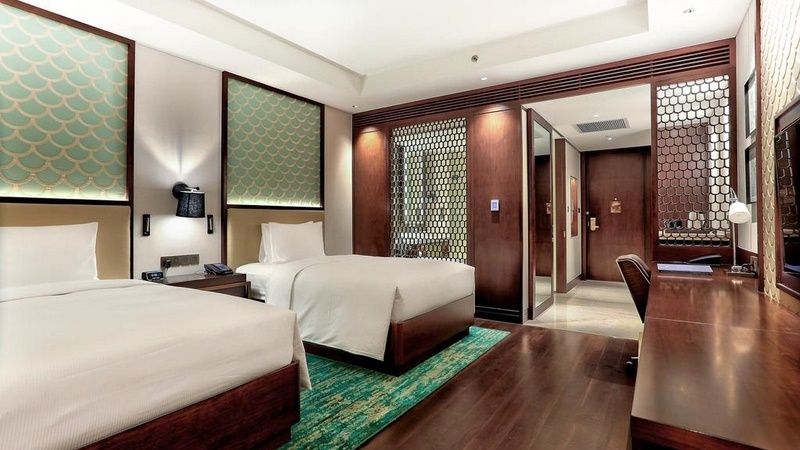 Phòng Suites rộng rãi tại khách sạn Hilton Đà Nẵng