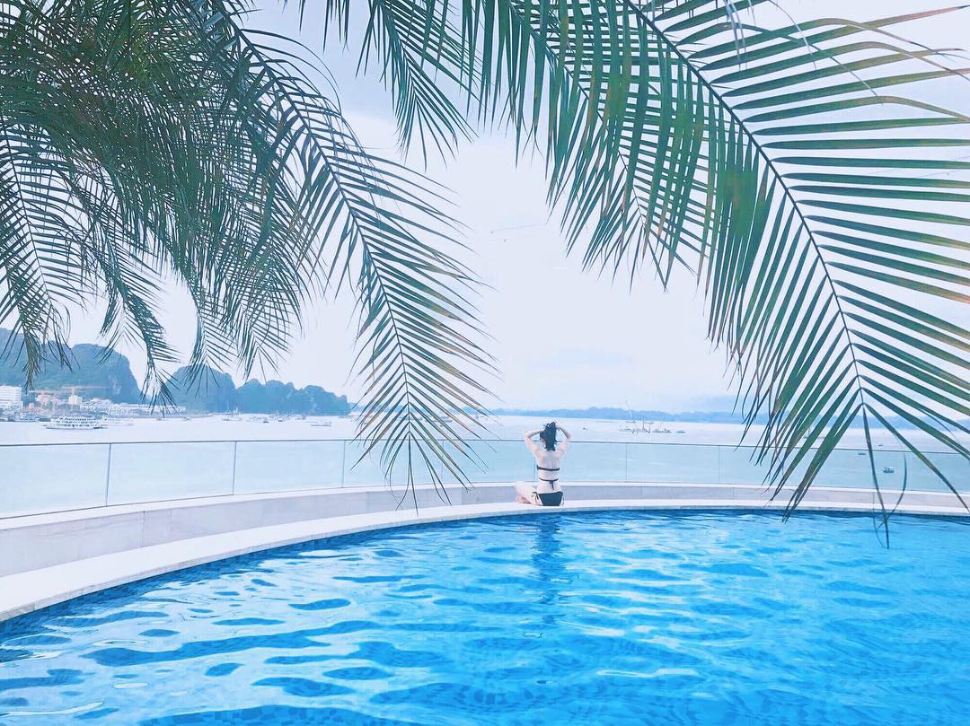 Pool Bar Wyndham Legend Halong