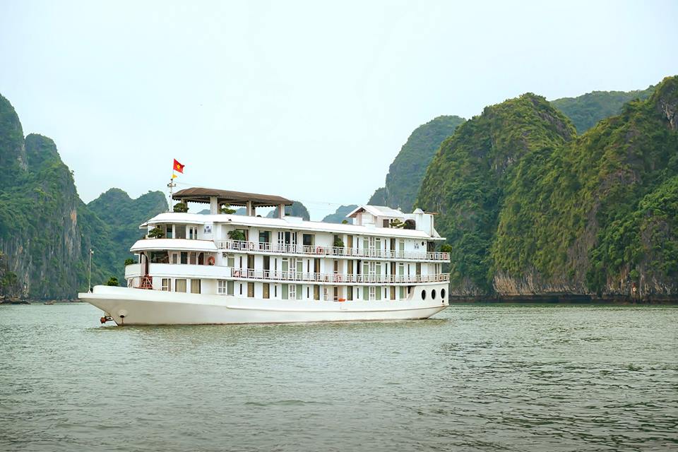 3N2Đ ở du thuyền La Vela Classic 4* + khách sạn Wyndham Legend Halong 5* chỉ 4.499.000 đồng/Khách
