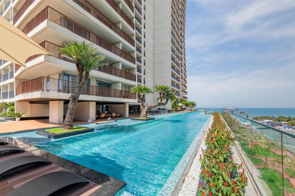 Toàn cảnh khách sạn Wyndham Soleil Đà Nẵng cao tầng