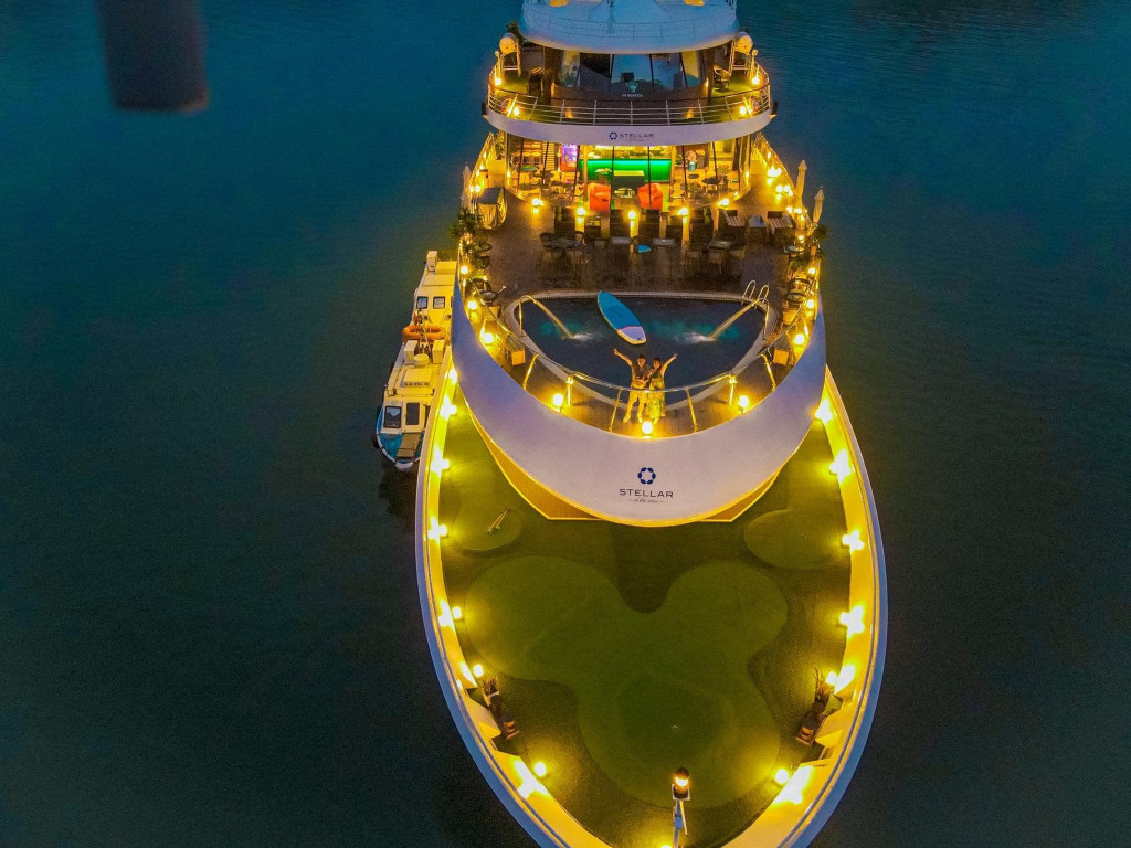Du thuyền Stellar Of The Seas trong combo du thuyền Hạ Long