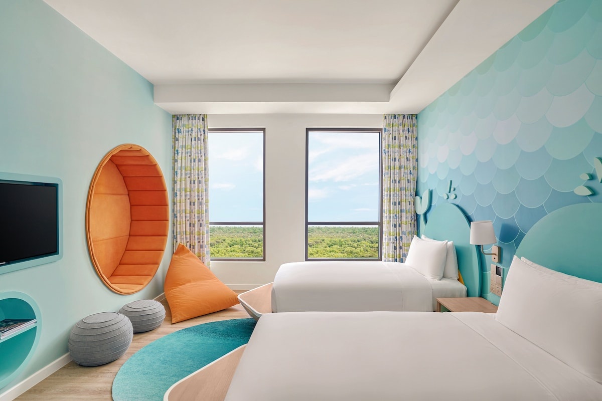Phòng nghỉ hướng biển sang trọng tại Holiday Inn