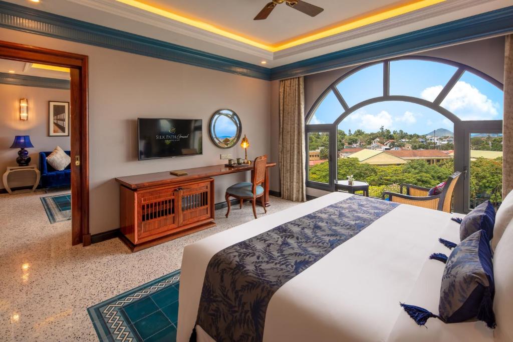 Nội thất phòng nghỉ sang trọng tại Silk Path Grand Huế