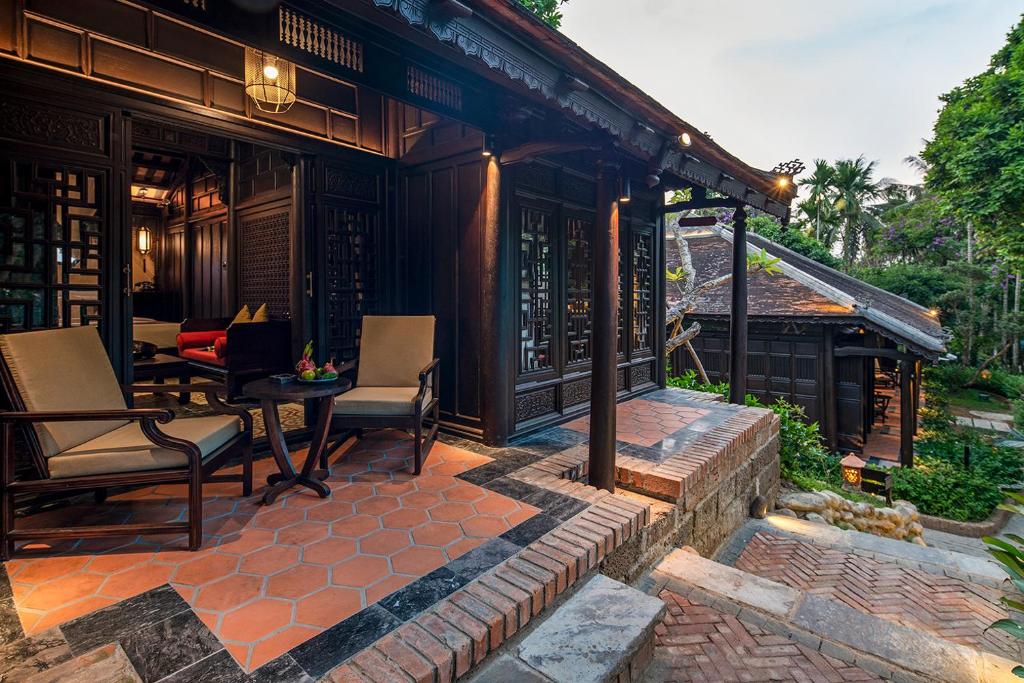 Không gian nhà rường cổ kính tại Ancient Huế Garden Houses