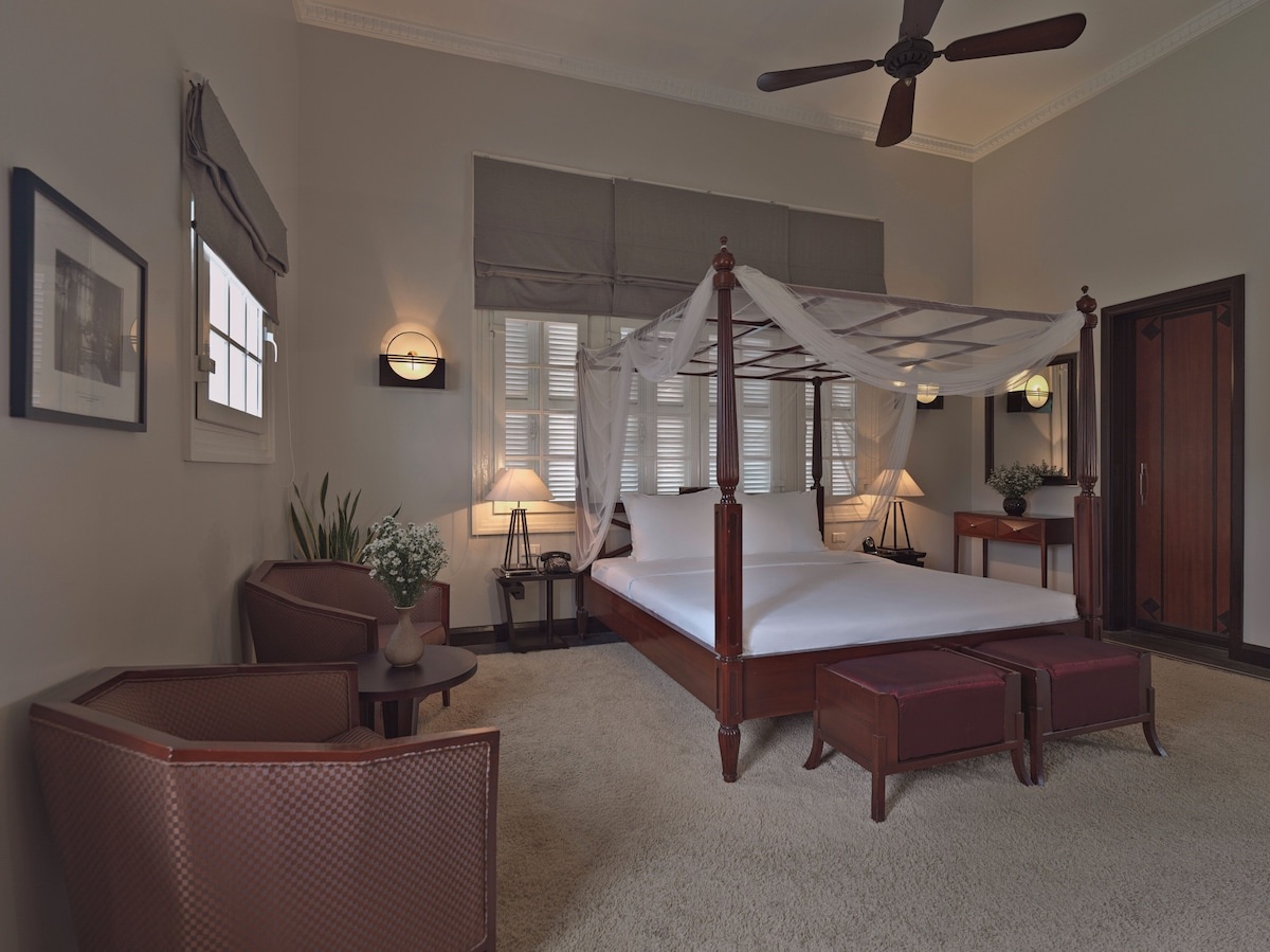 Nội thất phòng ngủ mang phong cách Indochine tại Azerai La Residence