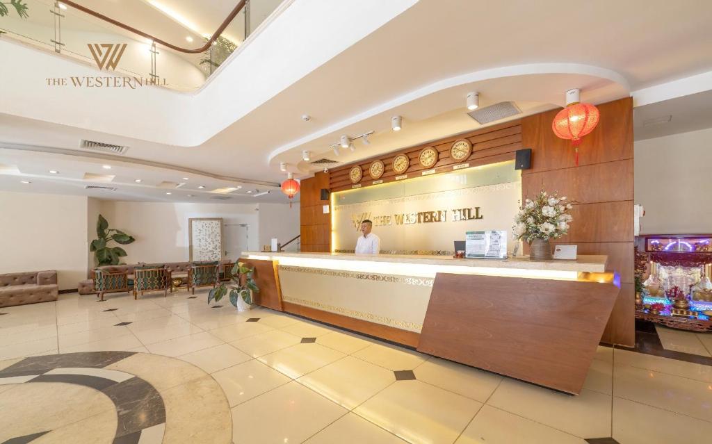 Đội ngũ nhân viên nhiệt tình tại The Western Hill Đà Lạt