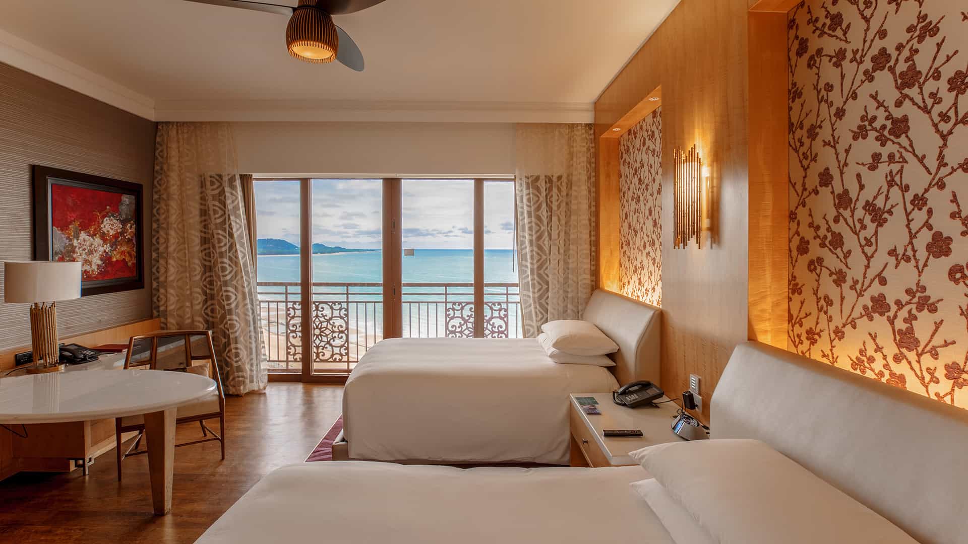Phòng nghỉ view biển tại InterContinental Grand Hồ Tràm