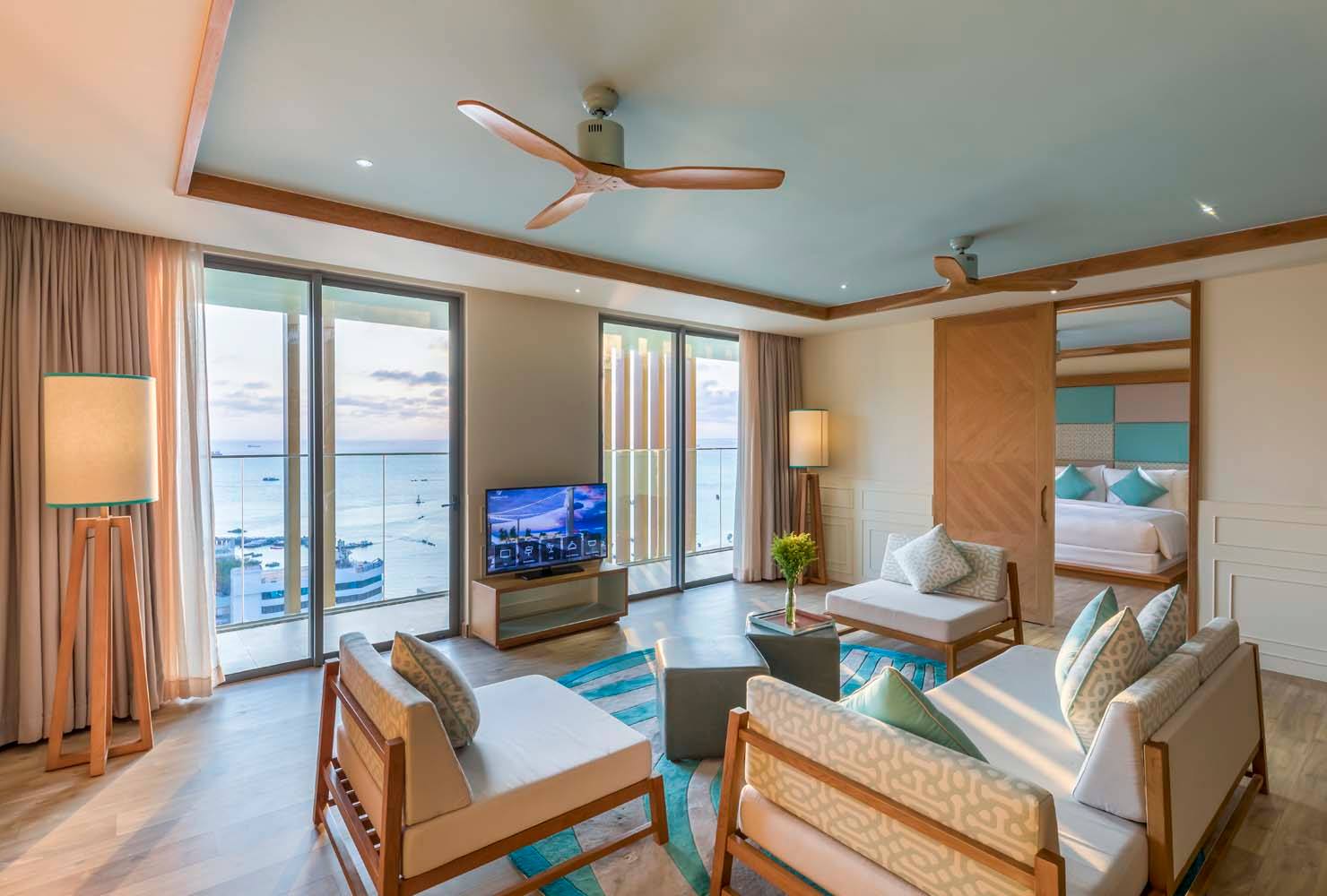 Phòng khách căn hộ tại Fusion Suites