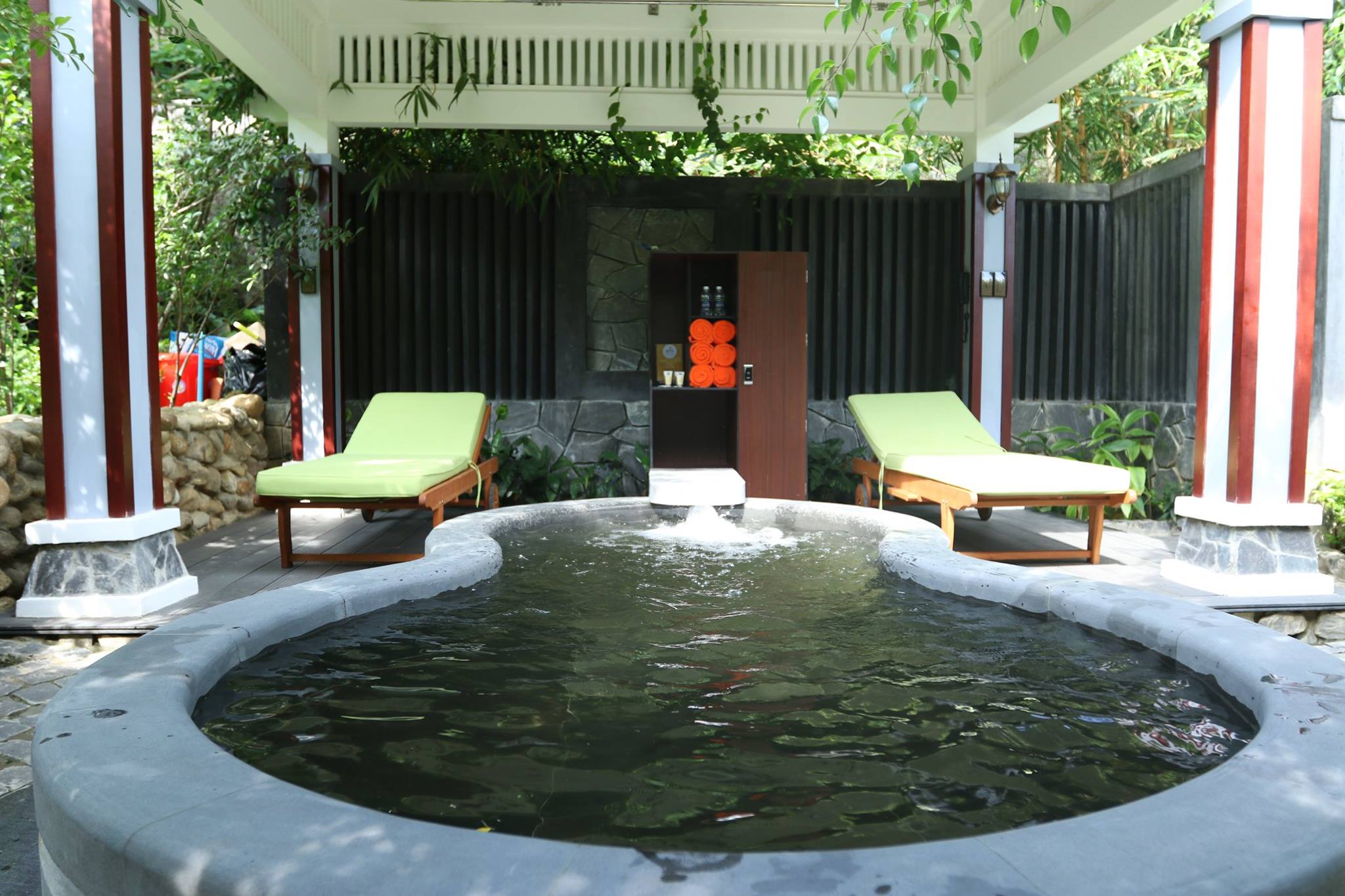 Dịch vụ tắm bungalow tại Núi Thần Tài