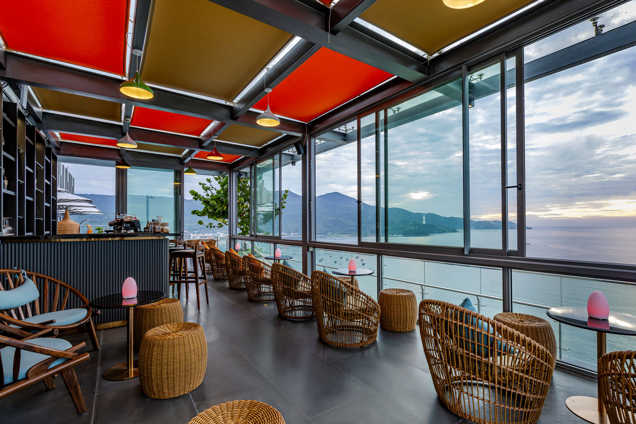 B’s Sky Bar tại Le Sands Oceanfront Đà Nẵng