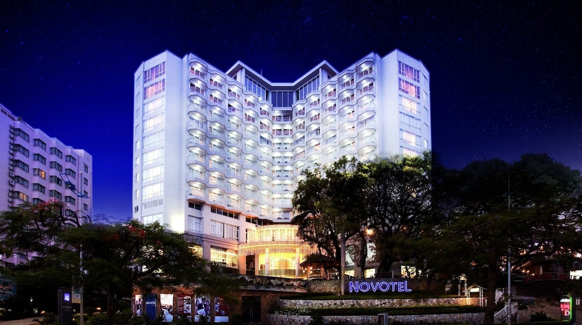 Khách sạn Novotel Hạ Long