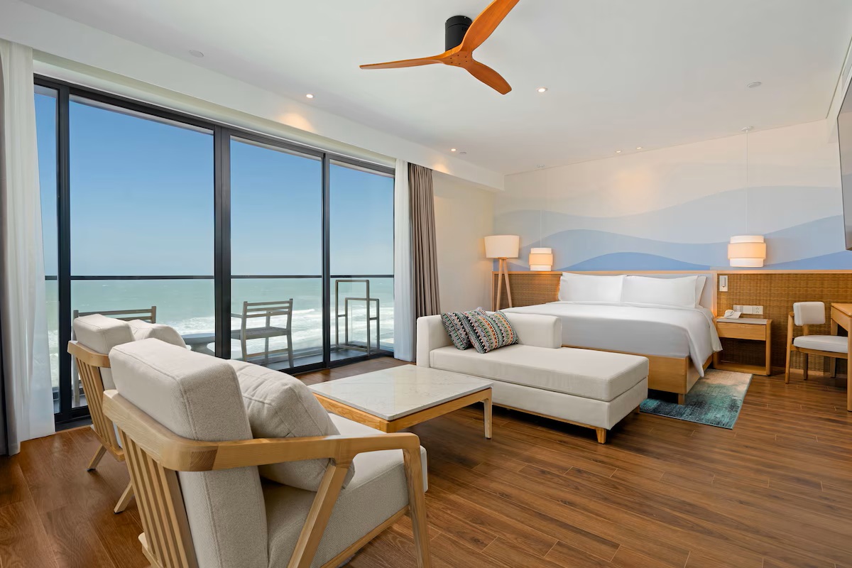 Không gian nghỉ dưỡng hiện đại tại Radisson Mũi Né