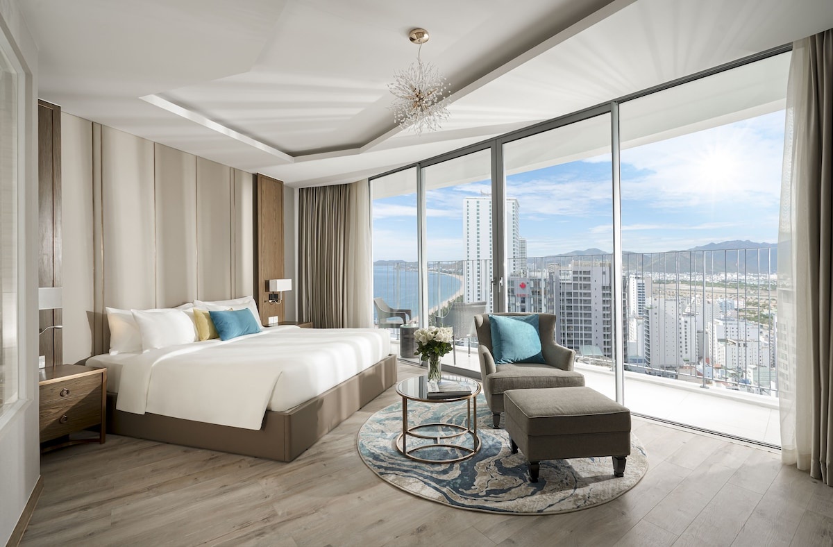 Không gian phòng ngủ sang trọng tại Empyrean Nha Trang
