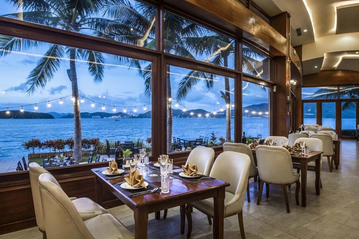 Không gian phòng nghỉ ngập tràn ánh nắng tại Hòn Tằm Resort