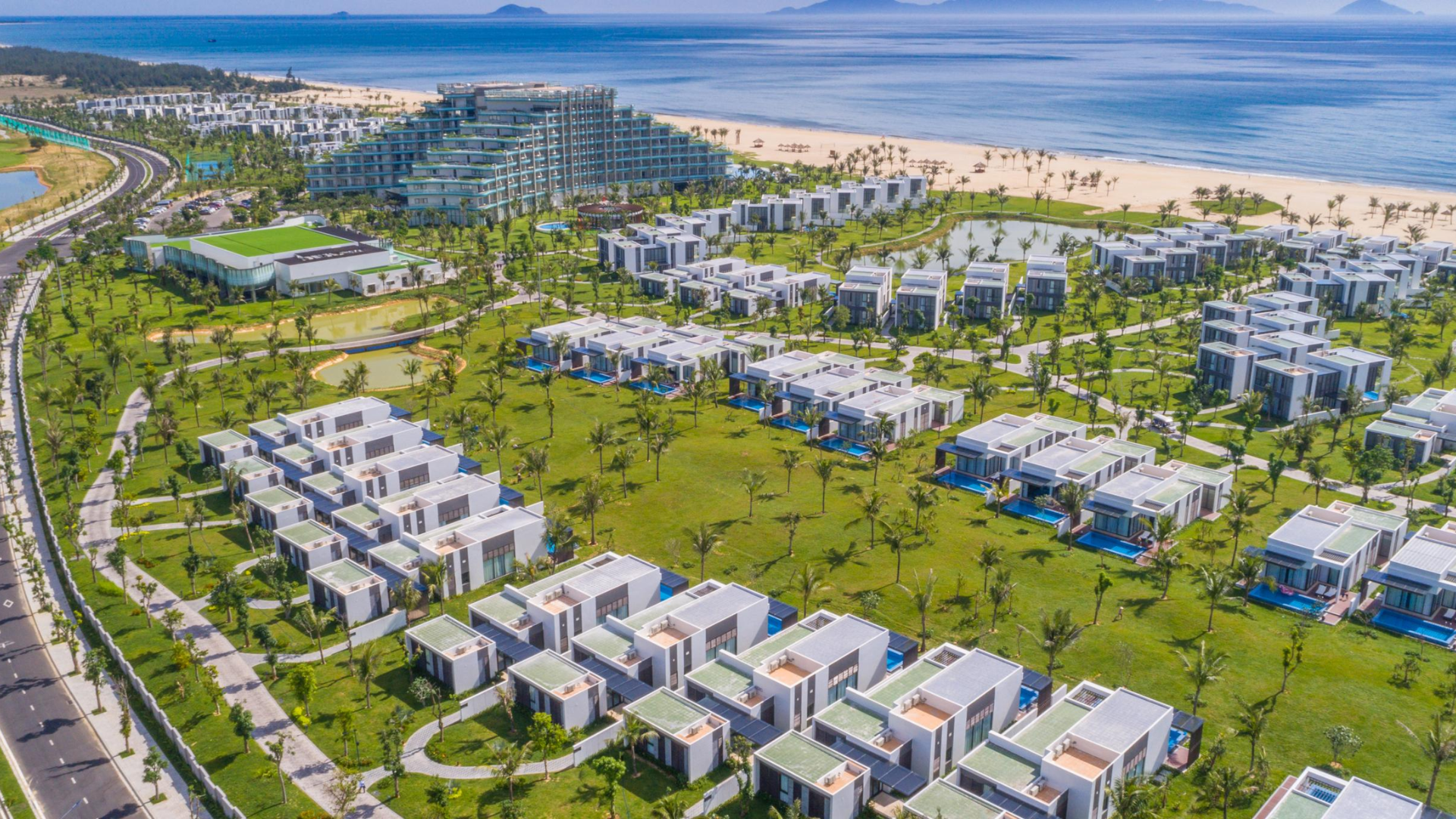 Vinpearl Resort & Golf Nam Hội An cạnh bãi biển Bình Minh