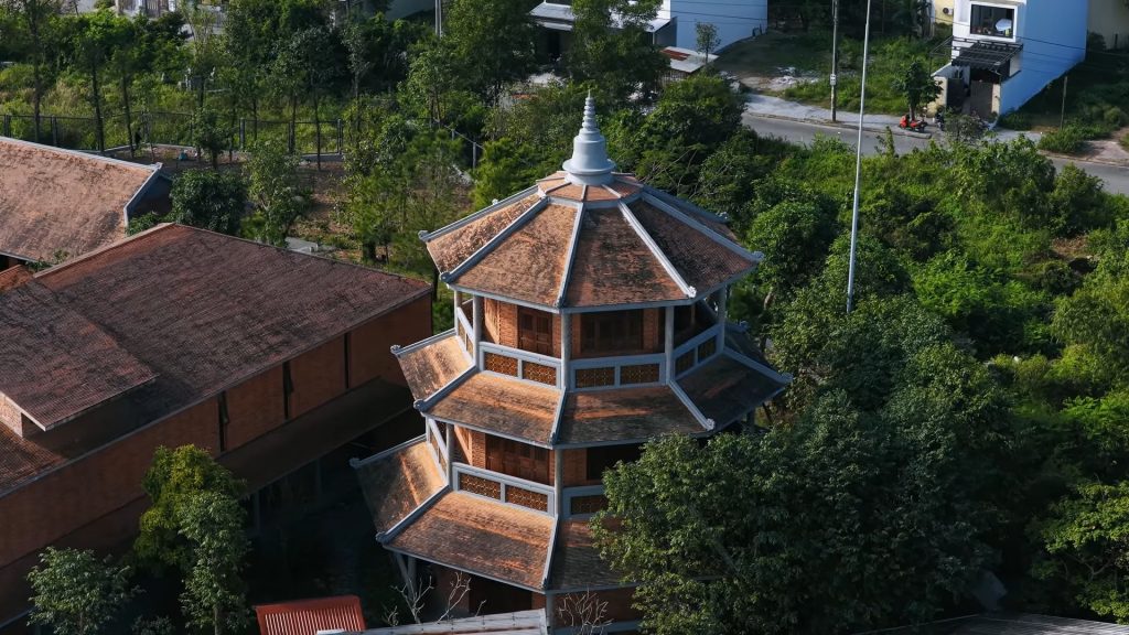 Không gian yên bình thanh tịnh tại chùa Viên Giác Huế