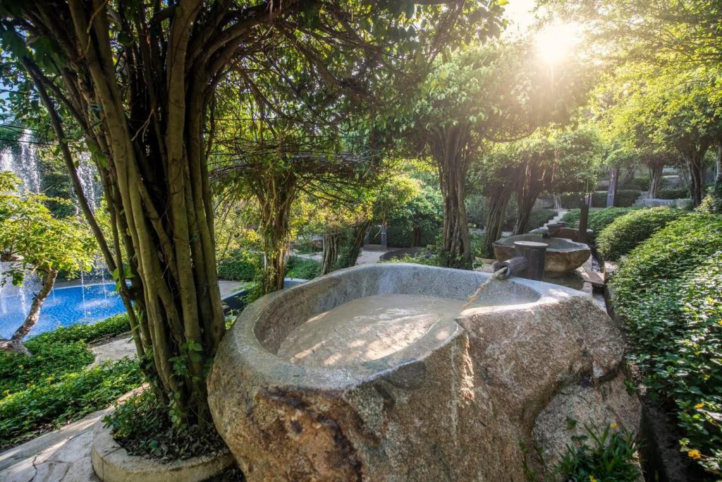 Trải nghiệm tắm bùn khoáng khi đặt combo resort Nha Trang Hòn Tằm