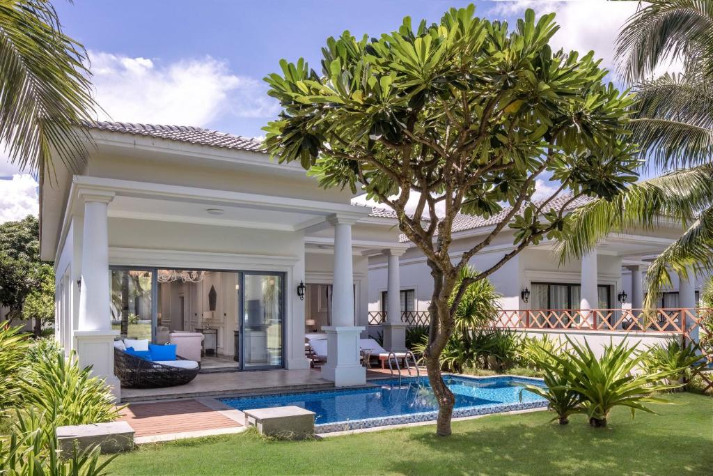 Bể bơi riêng tư tại biệt thự Melia Vinpearl Cam Ranh