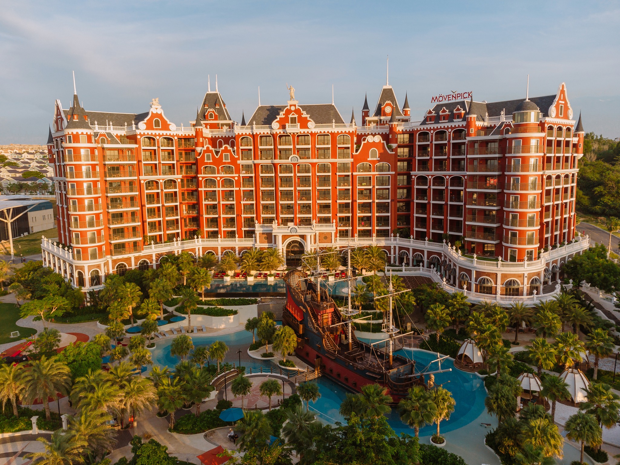 Movenpick Phan Thiết – Lâu đài cổ tích bên bờ biển Tiến Thành
