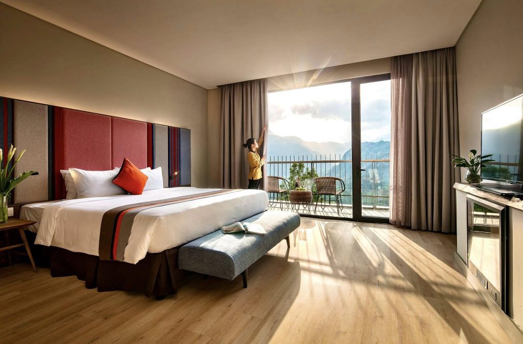 Khung cửa lớn đón nắng tại Pao’s Sapa Leisure