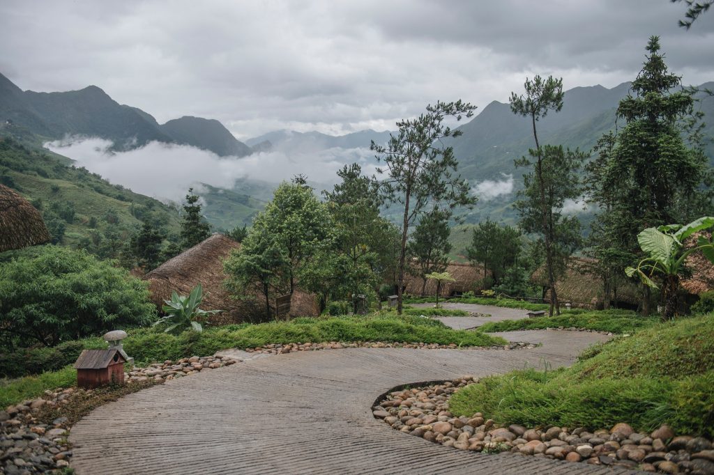Resort Sapa như làng cổ tích giữa mây trời
