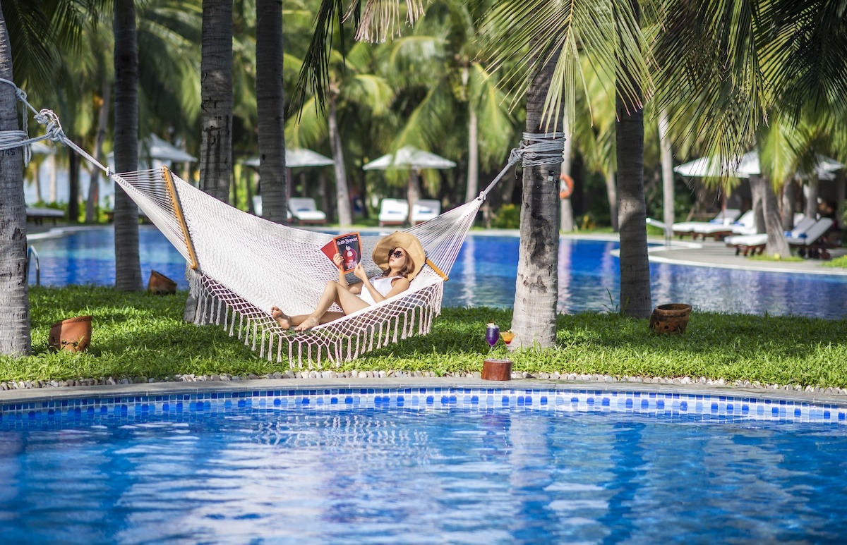 Hồ bơi ngoài trời tại Vinpearl Luxury Nha Trang