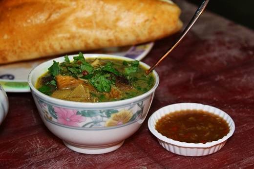 Phá lấu bò Phạm Văn Hai món ngon Tân Bình nổi tiếng