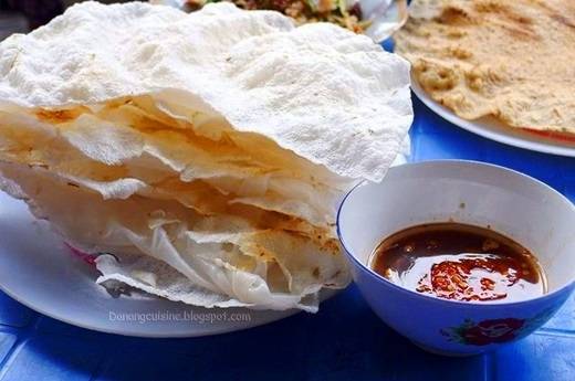 Bánh tráng đập Ca Văn Thỉnh món ngon Tân Bình từ Hội An