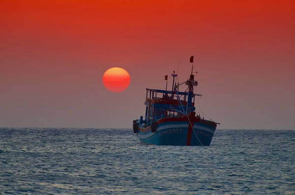 Hoàng hôn tuyệt đẹp trên biển. Ảnh: Martin Zemlicka