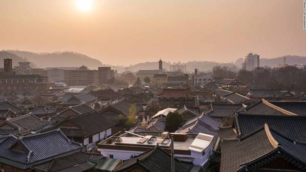 3. Jeonju, Hàn Quốc: Hàng trăm ngôi nhà truyền thống của Hàn Quốc vẫn được gìn giữ gần như nguyên vẹn ở làng Hanok của Jeonju. Tới đây, bạn có thể lang thang chiêm ngưỡng kiến trúc, trải nghiệm văn hóa và ẩm thực lâu đời của vùng đất này.