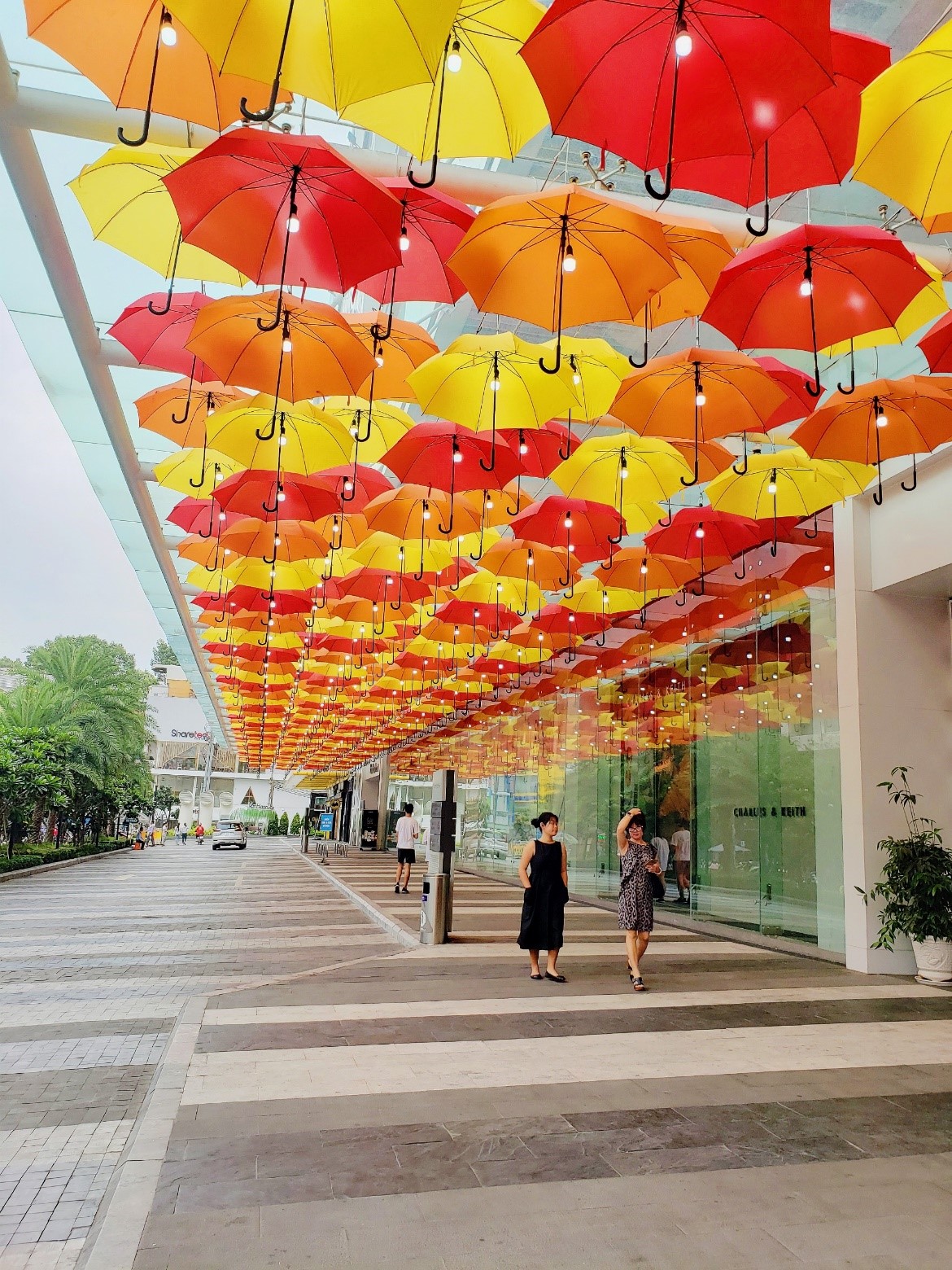 Con đường ô bay 100m độc đáo đón Thu sang tại Vạn Hạnh Mall