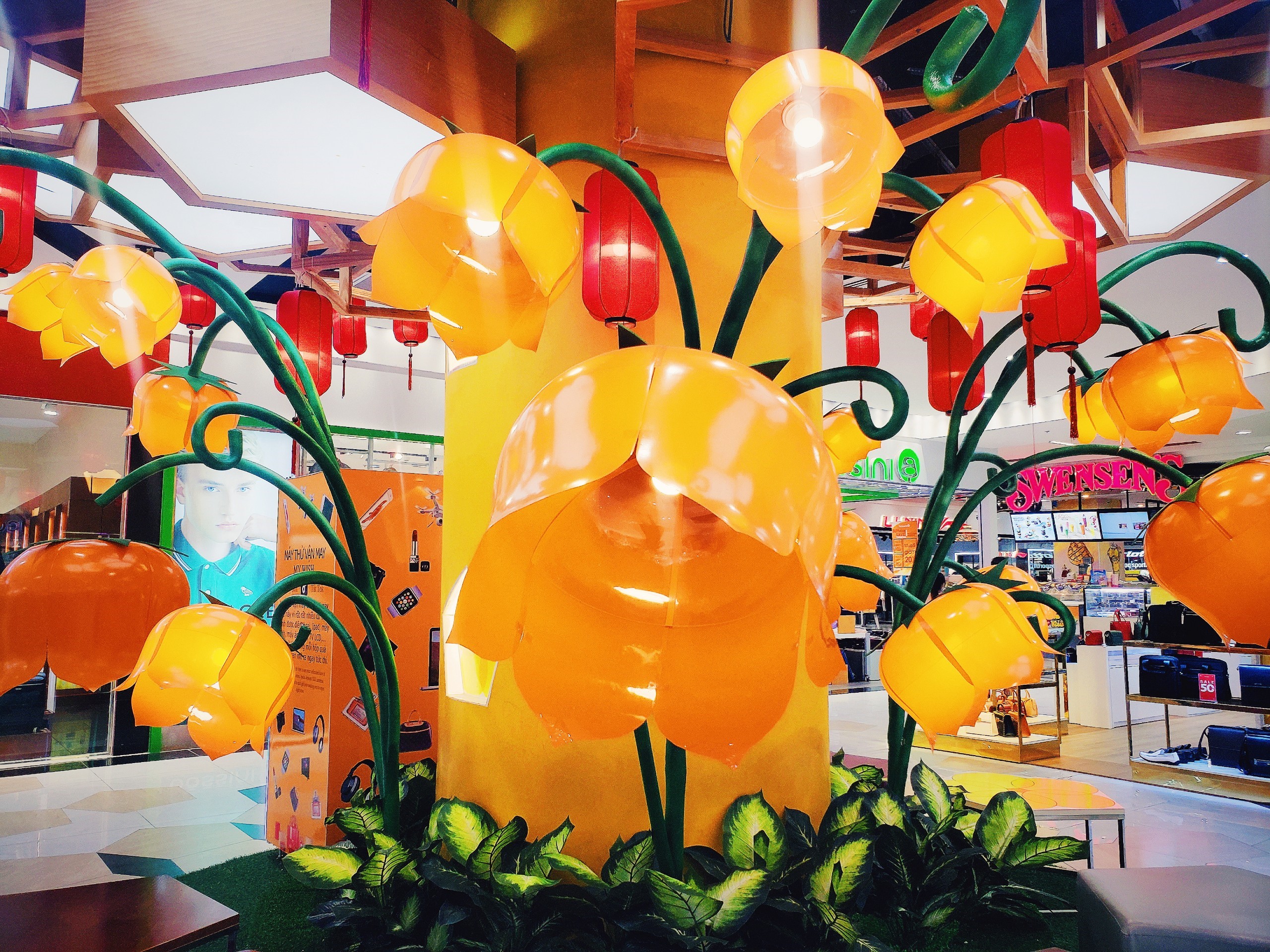 Nhiều góc chụp con đường ô bay tại Vạn Hạnh Mall