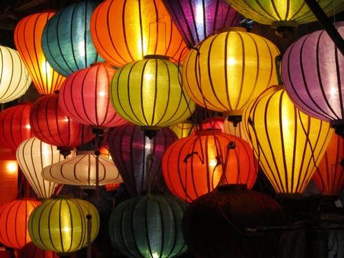 Nghệ nhân chế tạo đèn lồng cho con đường đèn lồng tại Asia Park Nghệ nhân chế tạo đèn lồng cho con đường đèn lồng tại Asia Park