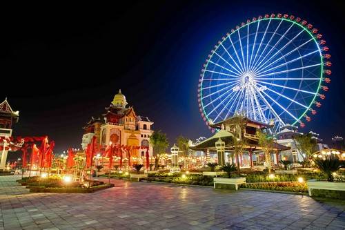 Mái vòm đèn lồng khu trung tâm tại con đường đèn lồng Asia Park Mái vòm đèn lồng khu trung tâm tại con đường đèn lồng Asia Park