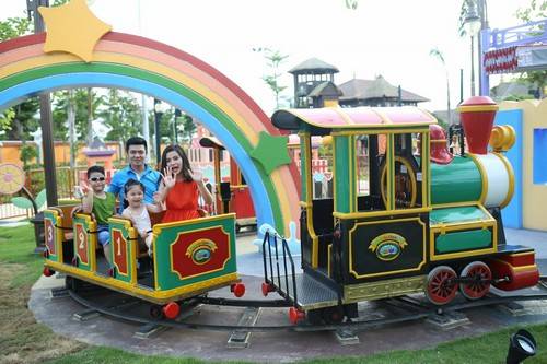 Trò chơi ngoài trời kết hợp con đường đèn lồng tại Asia Park Trò chơi ngoài trời kết hợp con đường đèn lồng tại Asia Park