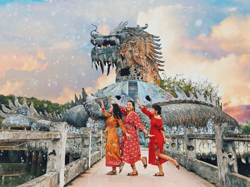 Khám phá công viên nước Hồ Thủy Tiên bỏ hoang ở Huế