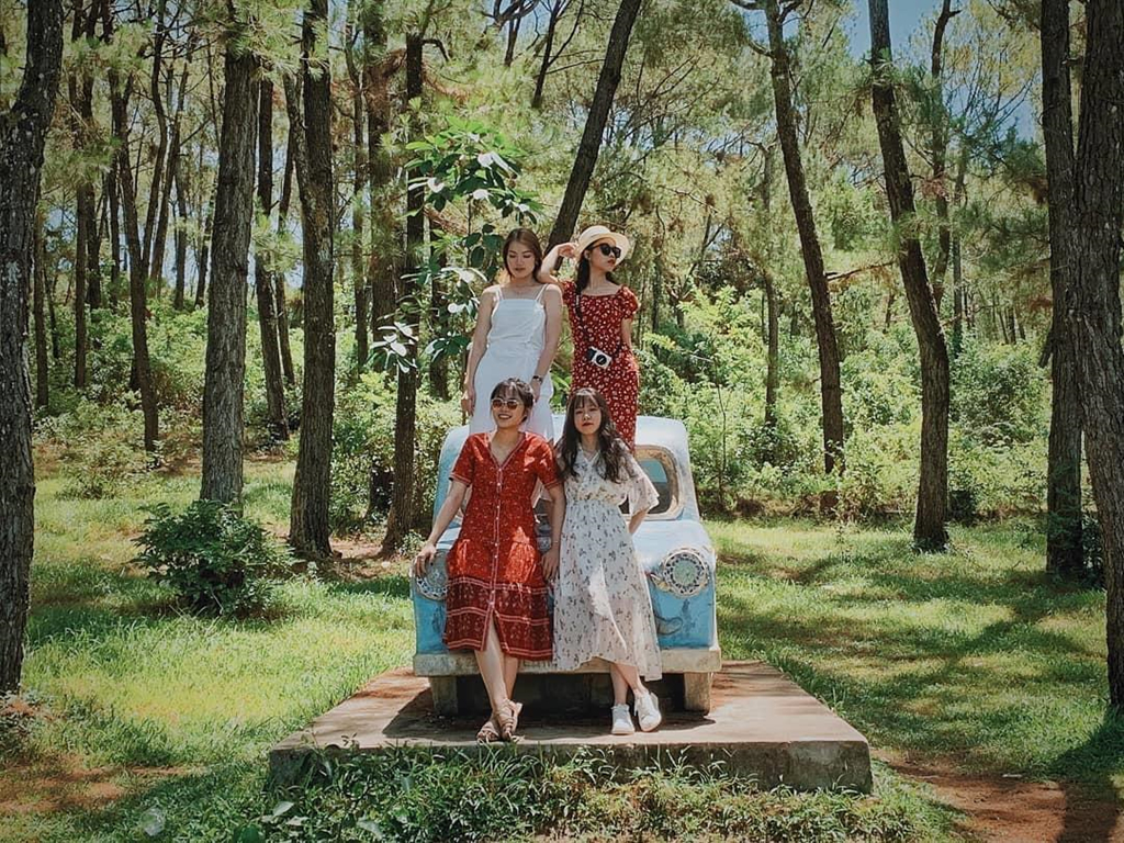 Không gian hoang phế tại Hồ Thủy Tiên