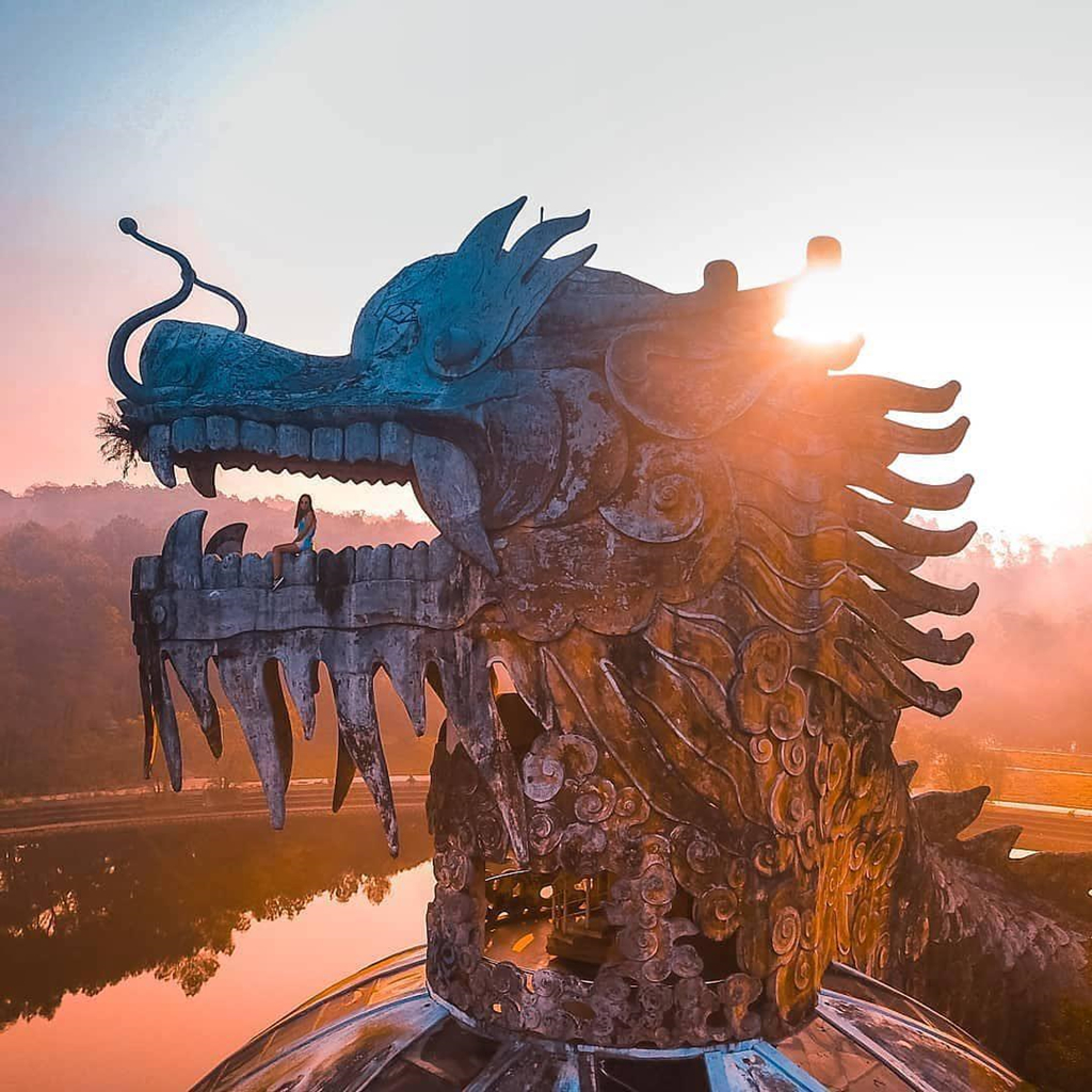 Khung cảnh hoang tàn tại Hồ Thủy Tiên Huế