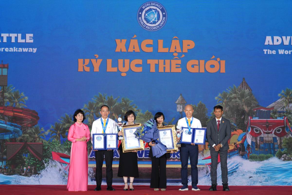 Lễ trao chứng nhận kỷ lục thế giới tại công viên nước Sun World Vũng Tàu