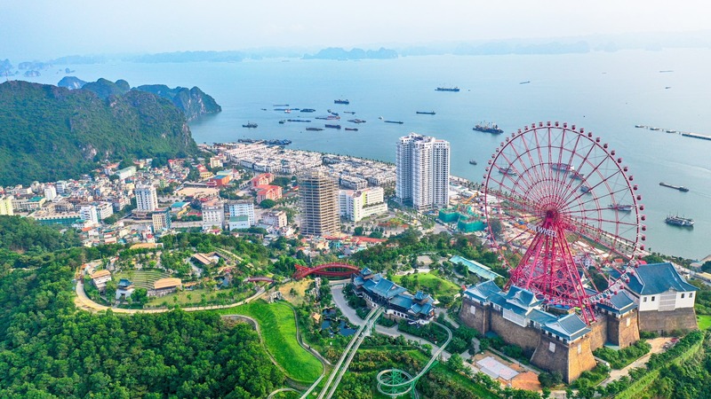 Toàn cảnh công viên Rồng Hạ Long nhìn từ trên cao