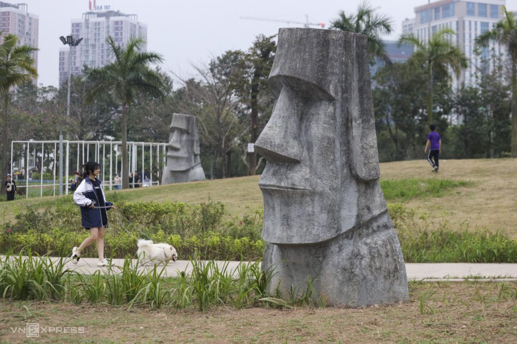 Mô phỏng tượng Moai tại Công viên Thiên văn học