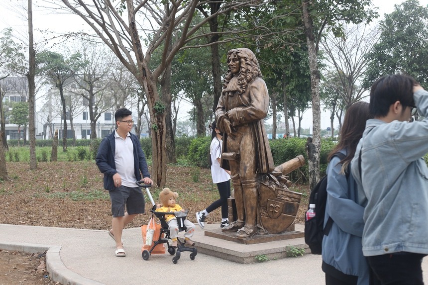 Tượng nhà thiên văn Nicolous Copernicus tại Công viên Thiên văn học