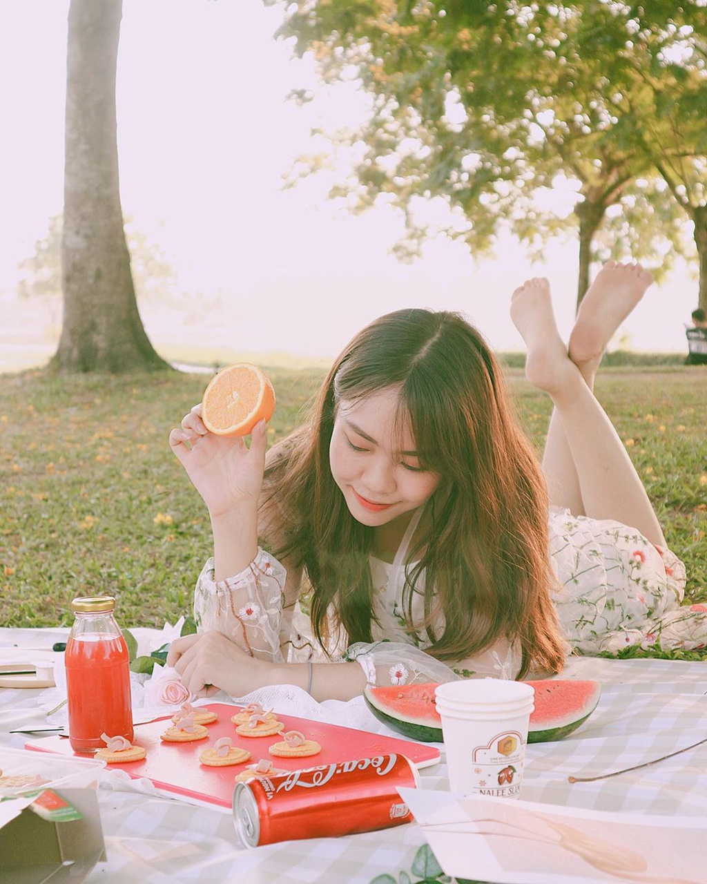 Bãi cỏ rộng tại công viên Yên Sở cho hoạt động picnic