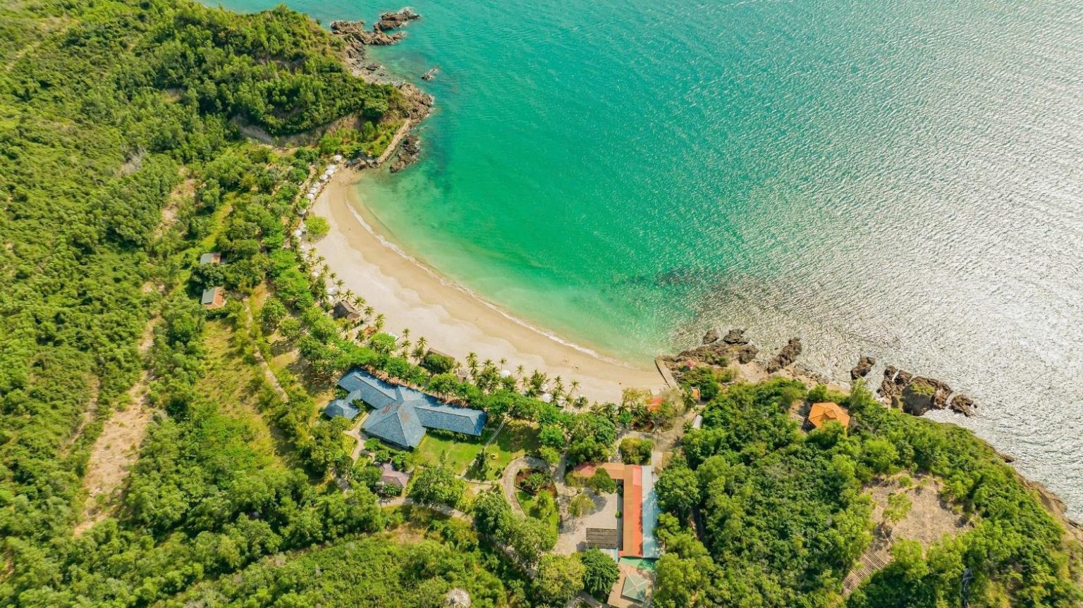 Ốc đảo nghỉ dưỡng thanh bình CostaBella resort gần Cam Ranh